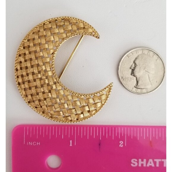 Trifari Crown Over T Gold Tone Lattice Crescent Moon Brooch, Signed M431 - Picture 7 of 7